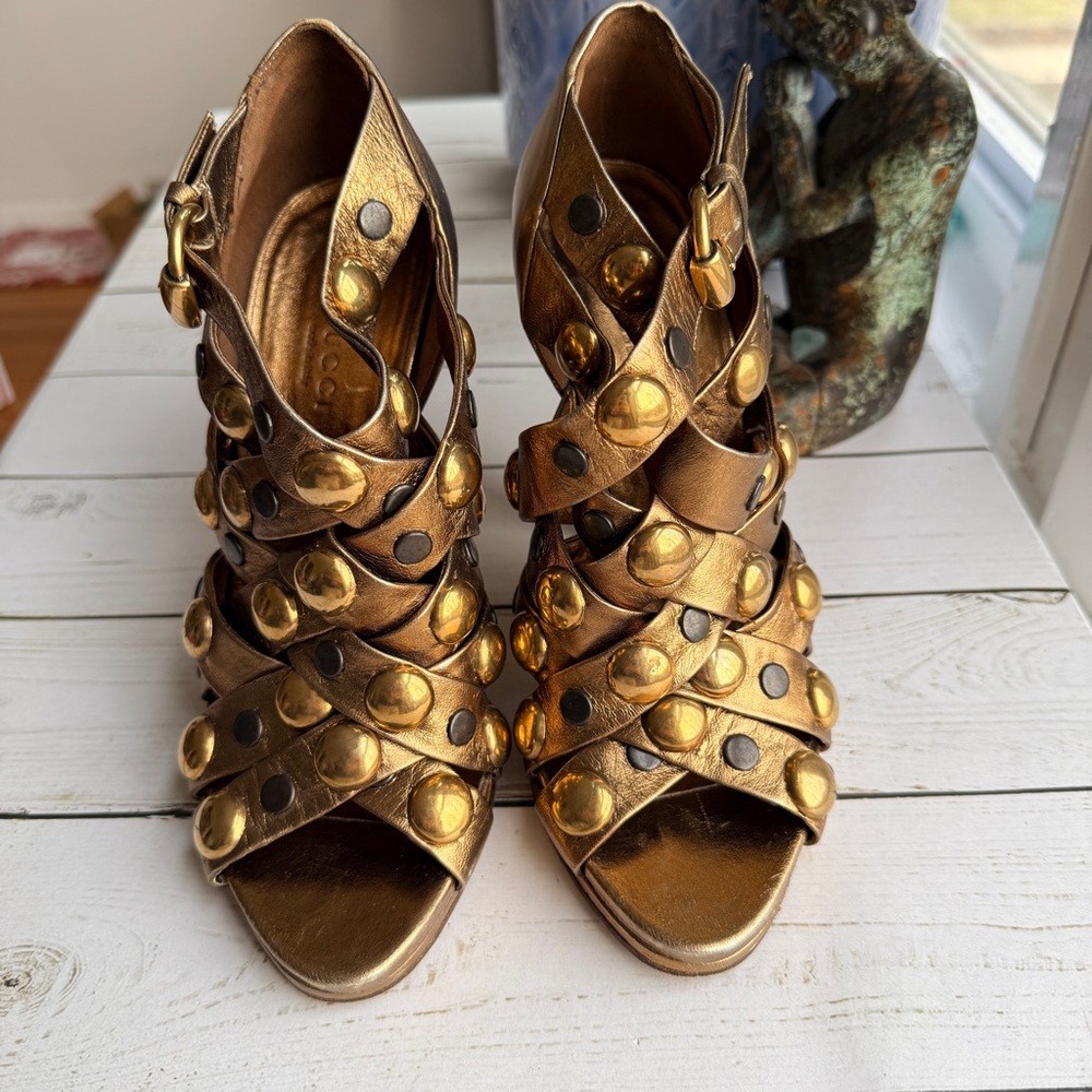 Gucci | Vintage Babouska Studded Metallic Gold Leather 5” Heels - Picture 2 of 16